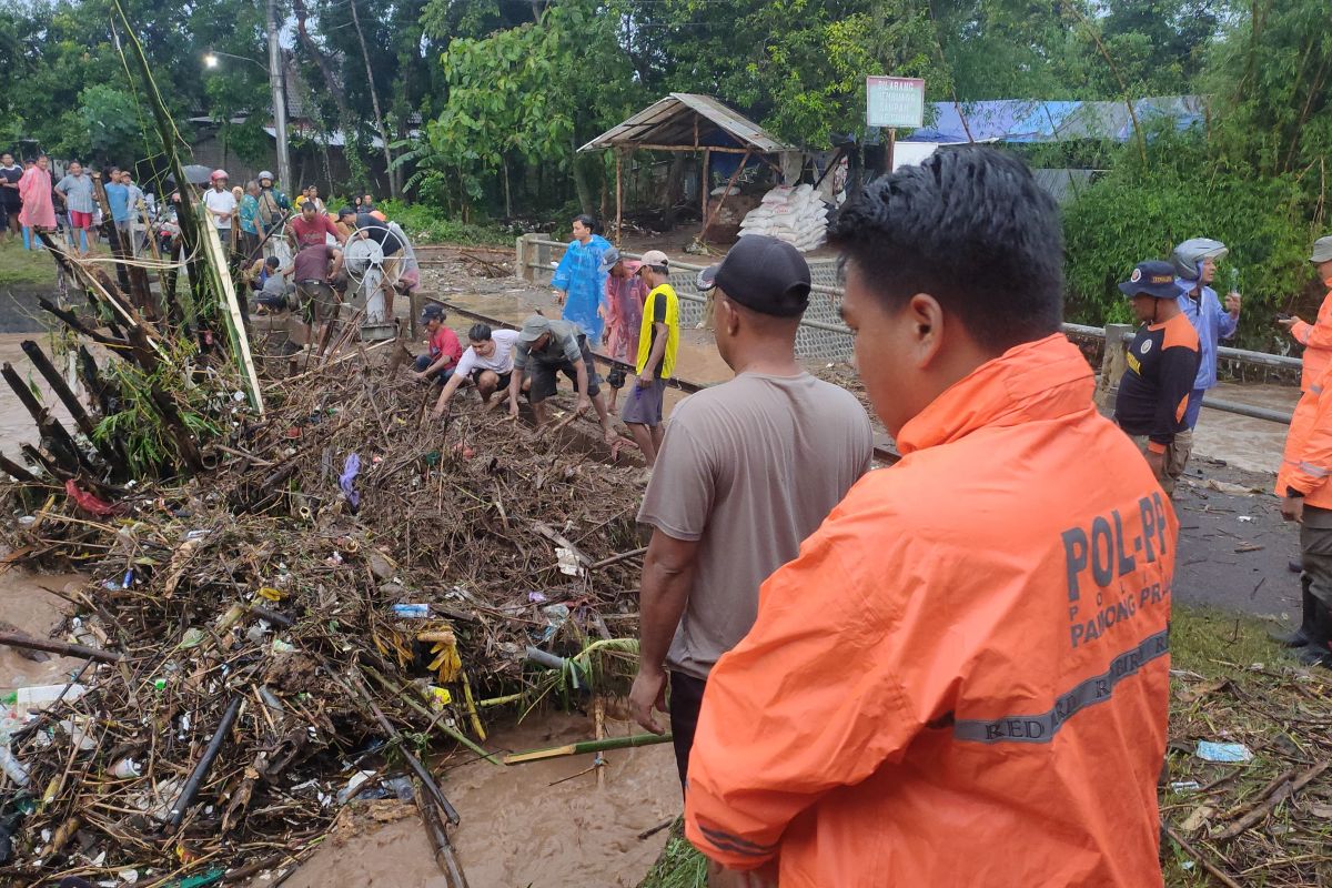 Banjir landa dua kecamatan di Kabupaten Kediri