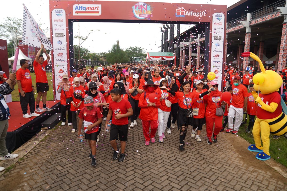 Fun Walk Alfamart 2024 sukses tarik minat ribuan warga Pontianak