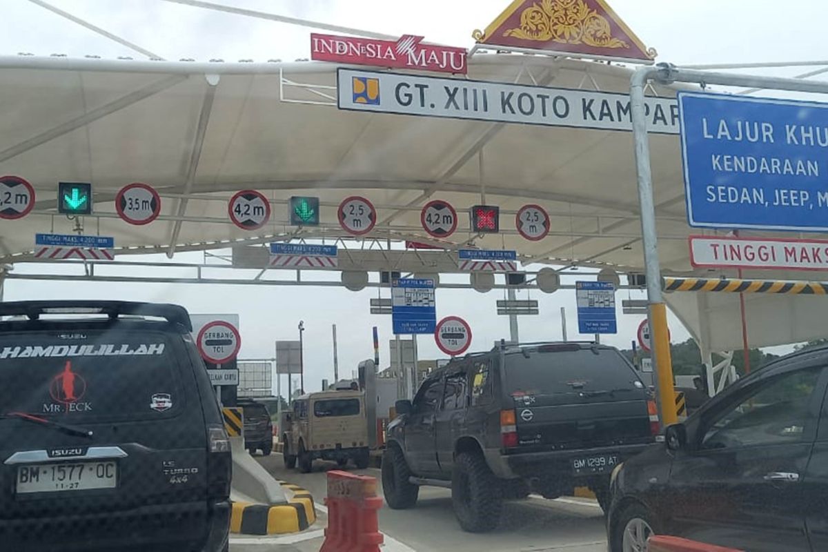 19.702 kendaraan lintasi tol di Riau saat libur akhir tahun