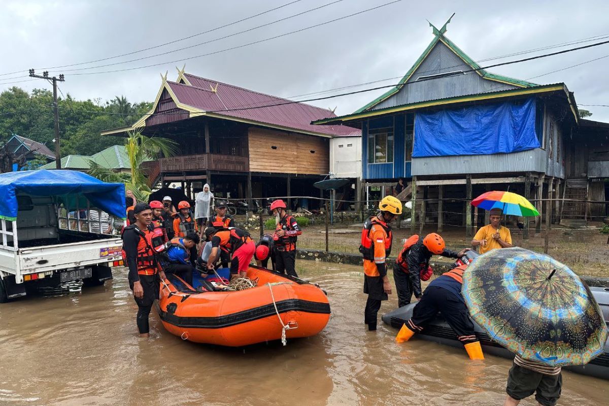 Tim Rescue Basarnas Makassar masih terus lakukan evakuasi korban banjir