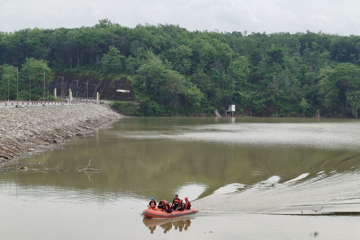 Basarnas lakukan operasi pencarian korban tenggelam di Waduk Bendo Ponorogo