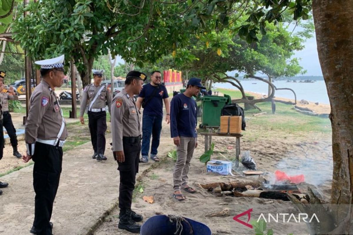 Polisi Bangka Barat ingatkan wisatawan waspadai ombak besar