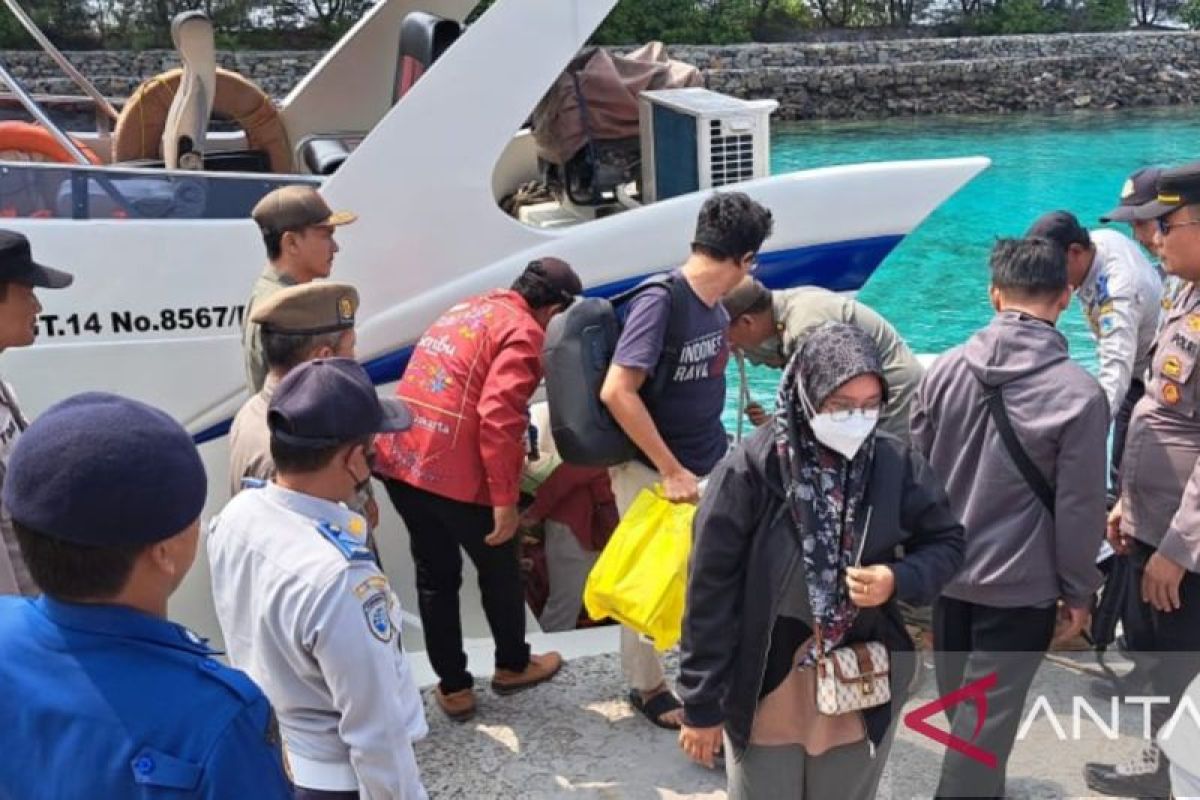 Ribuan wisatawan padati Kepulauan Seribu sambut Nataru