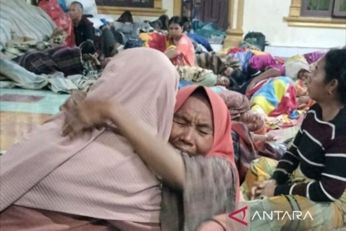 Ratusan korban banjir bandang Tapsel masih bertahan dilokasi pengungsian