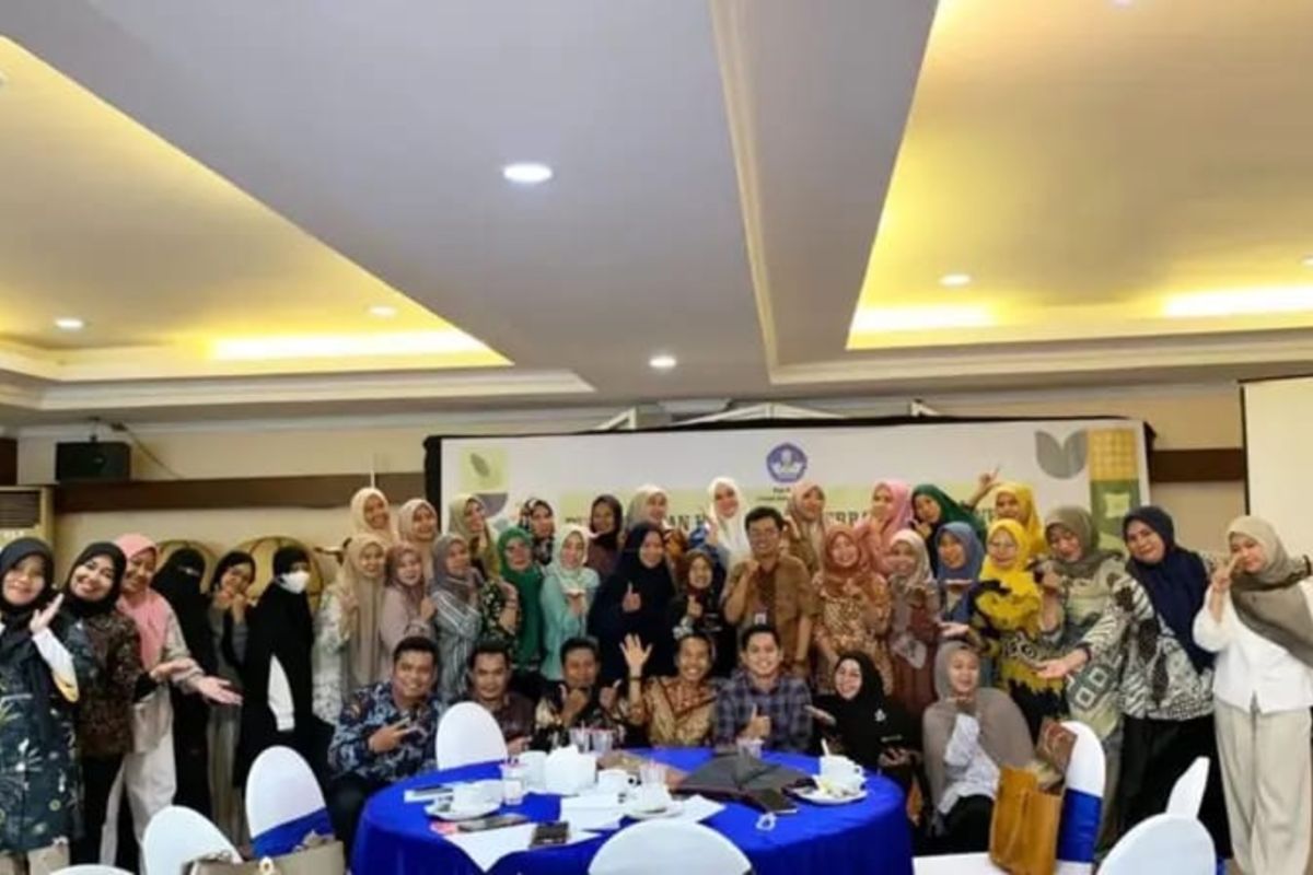 BBST latih kemahiran berbahasa Indonesia guru SD di Kendari