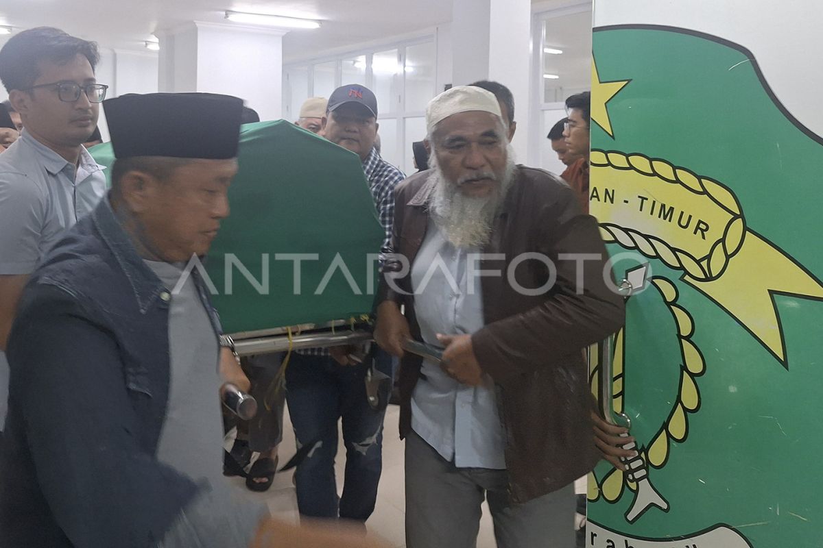 Mantan Gubernur Kalimantan Timur Awang Faroek Ishak meninggal dunia