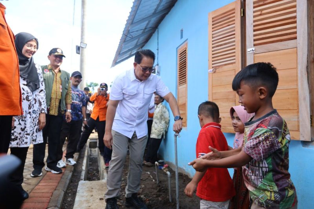 Pj Gubernur Jatim resmikan hunian tetap korban banjir di Banyuwangi