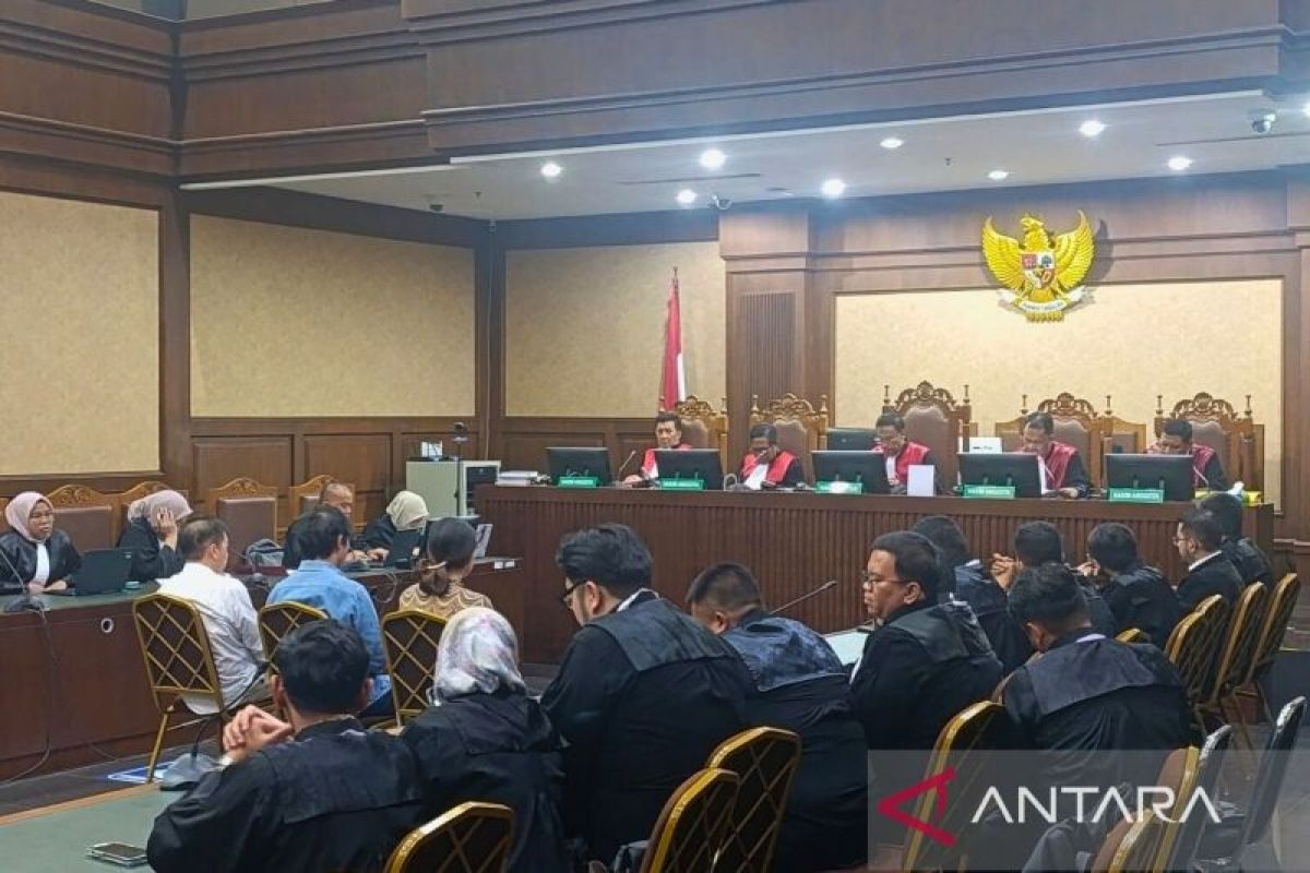 Dua petinggi smelter swasta divonis 8 tahun penjara di kasus timah