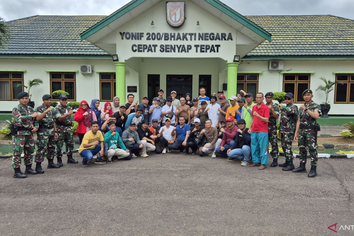 Perumda Pasar Palembang gandeng TNI latih pegawai  metode kerja tim