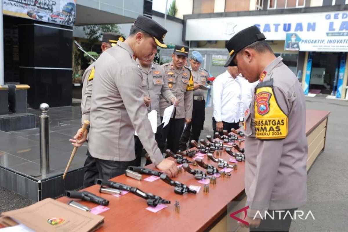 Kapolres Lamongan periksa senpi personel untuk hindari penyalahgunaan