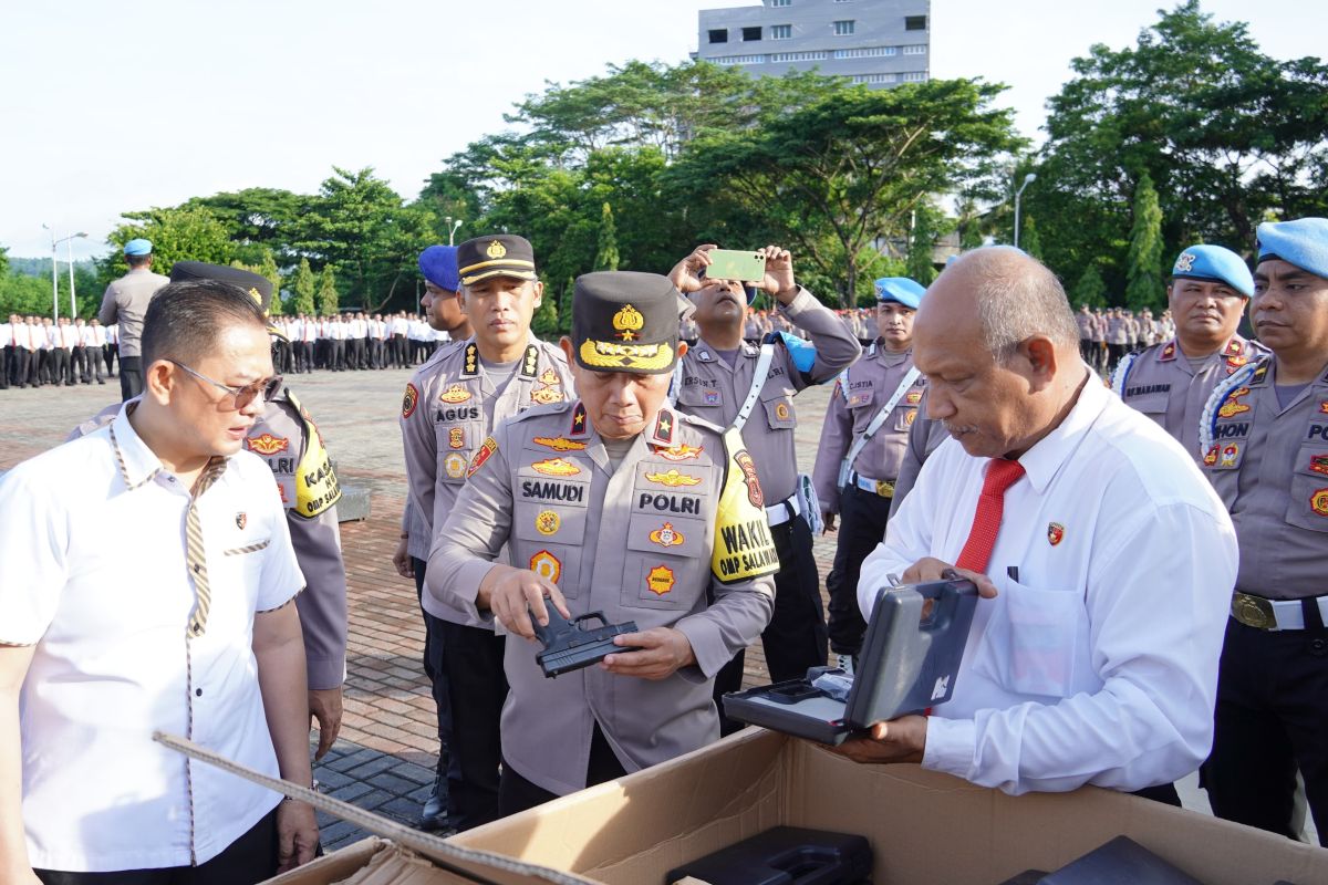 Tertibkan pemakaian, Polda Maluku tarik senjata api  personel