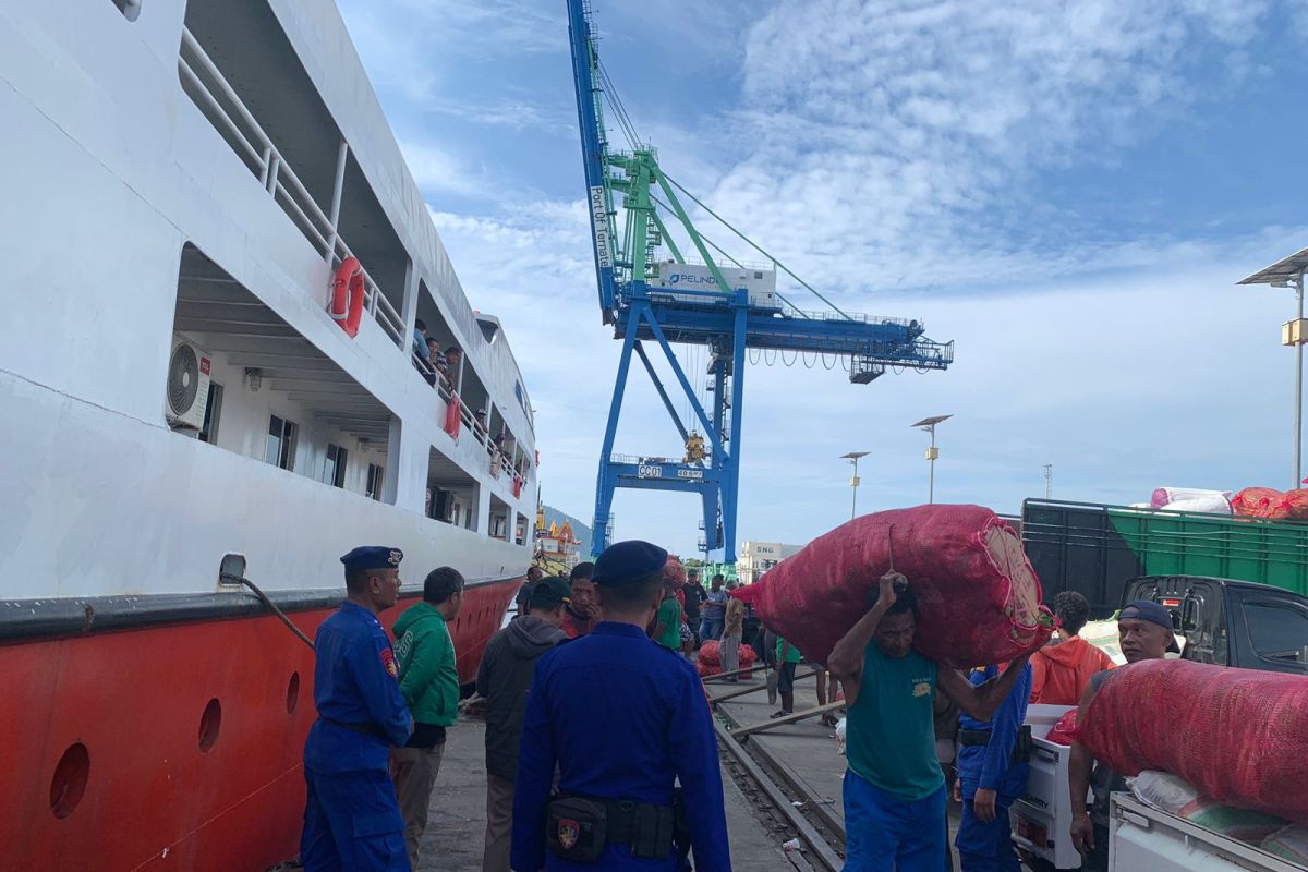 Subsatgas Polairud Polda Maluku Utara adakan patroli di Pelabuhan Kota Ternate