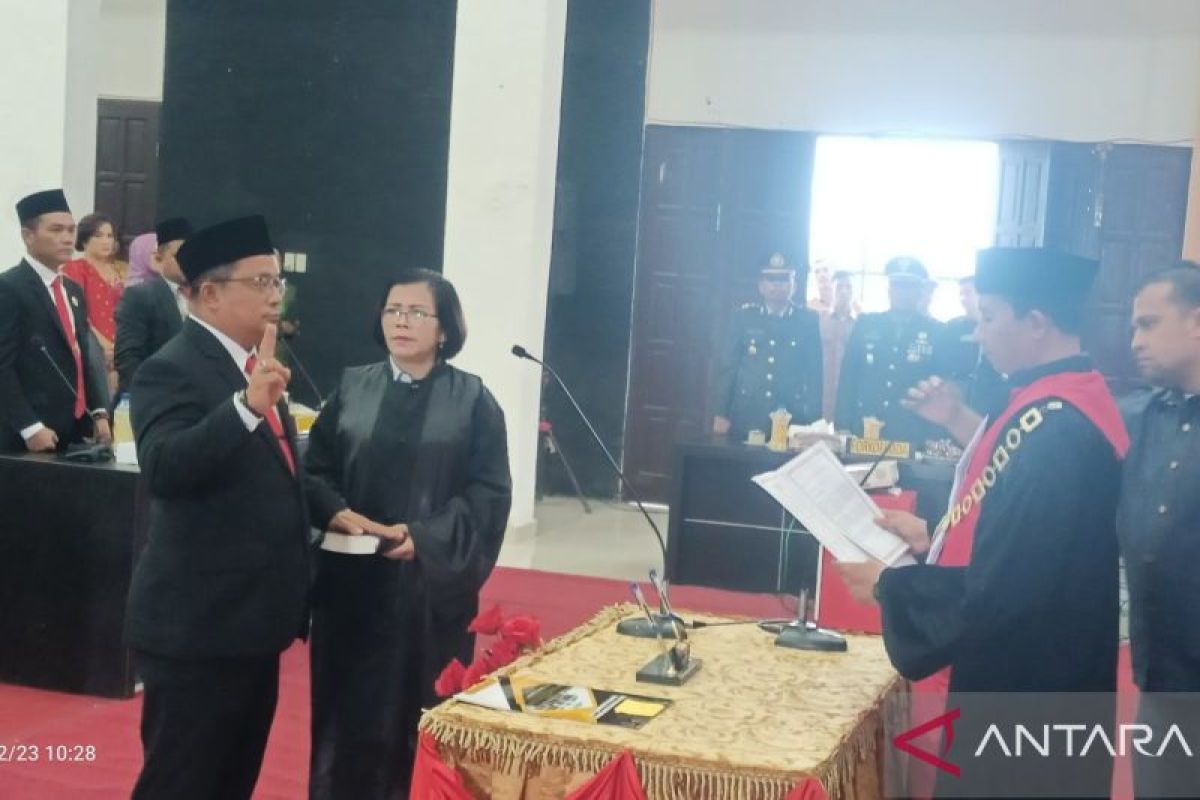 Wakil Ketua PN Rantauprapat lantik Enduard Silver Sitorus jadi Wakil Ketua DPRD Labura