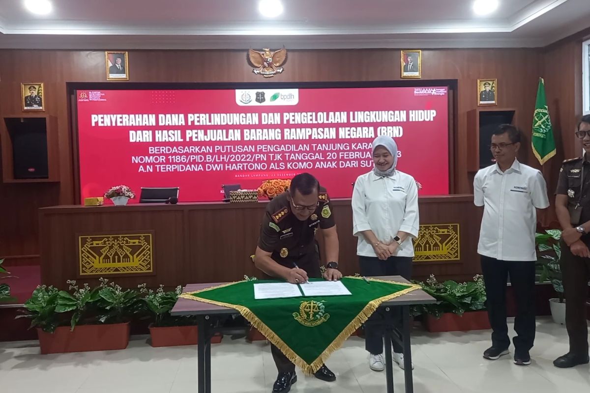 Kejaksaan serahkan dana hasil penjualan rampasan negara ke Kemenkeu RI