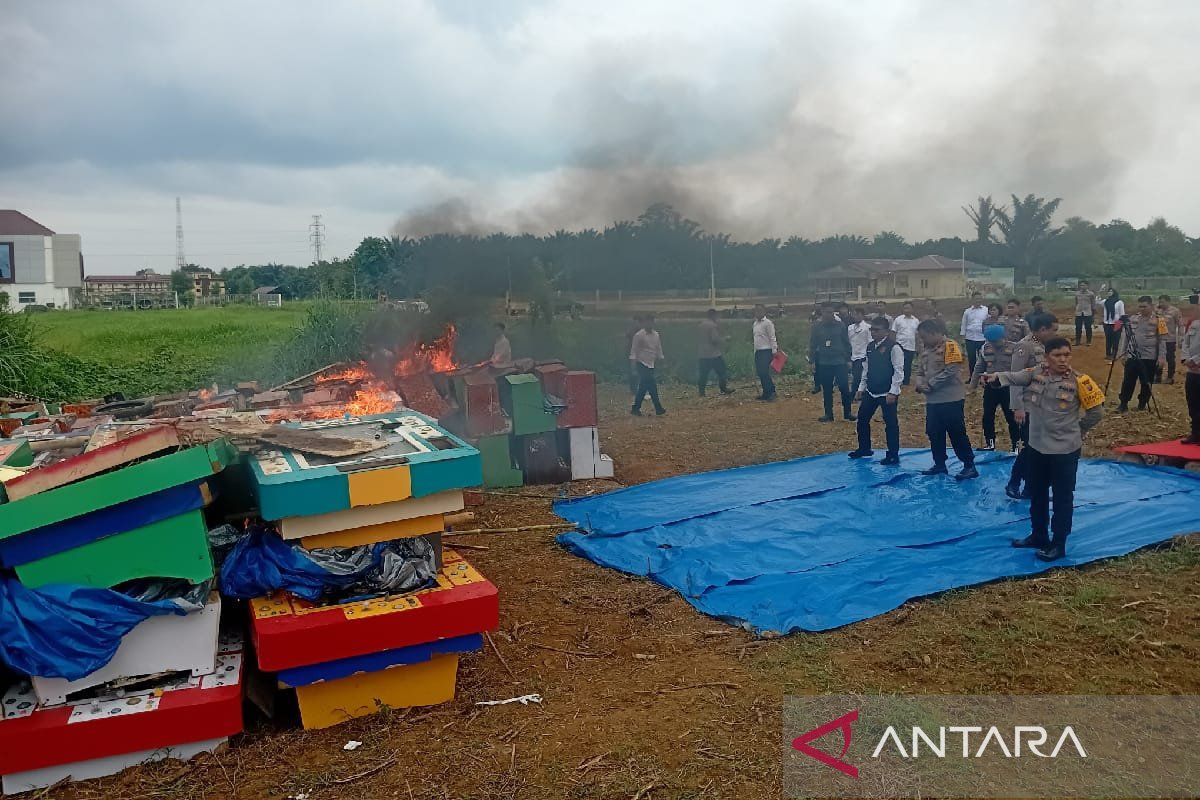 Polda Sumut musnahkan  ratusan mesin judi elektronik