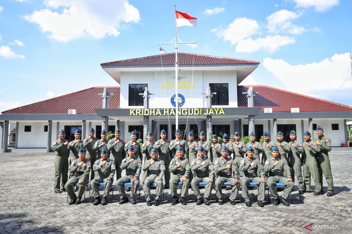 68 penerbang AL tuntaskan kursus peningkatan profesi selama setahun