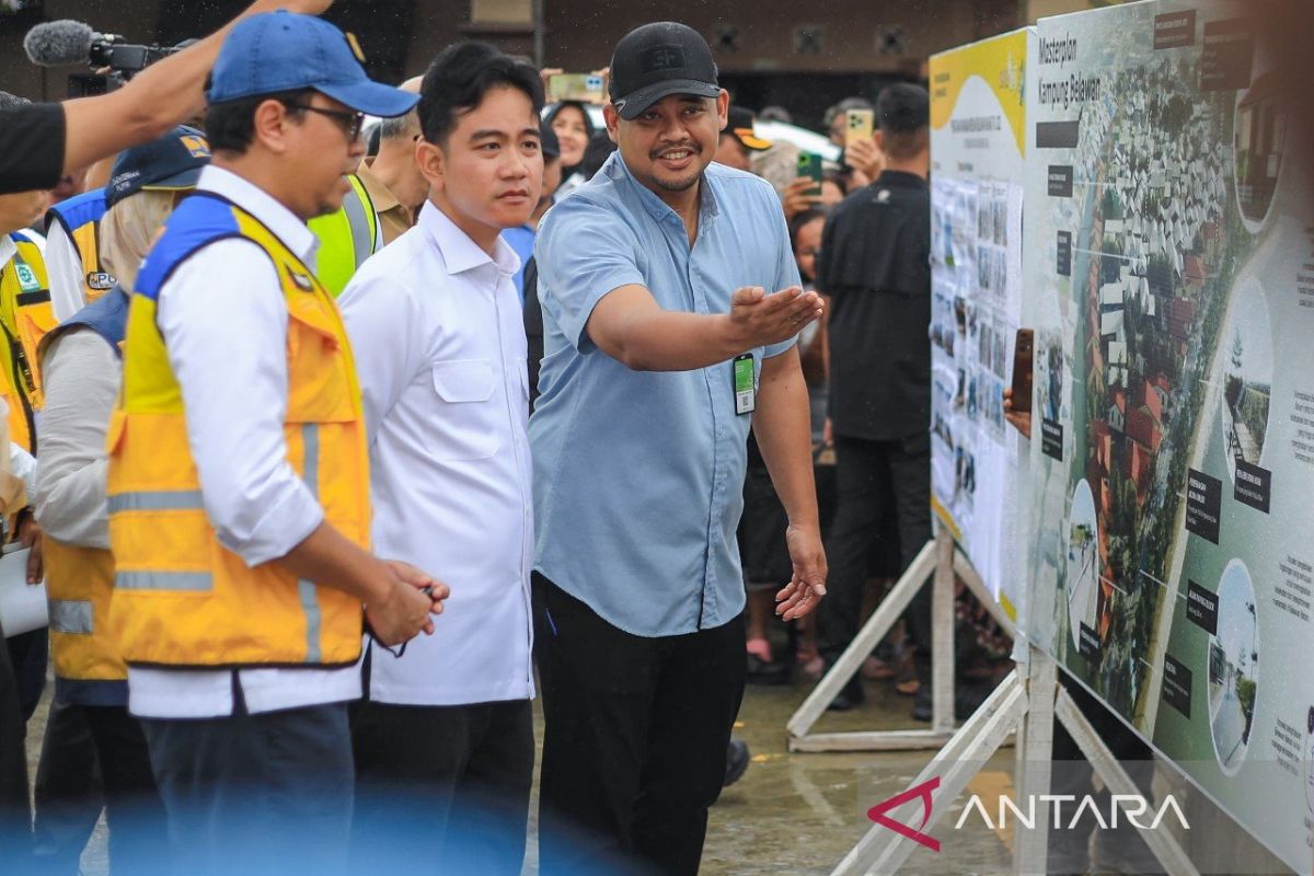 Wapres Gibran tinjau penataan kawasan kemiskinan ekstrem yang dilanda banjir rob di Belawan Bahari