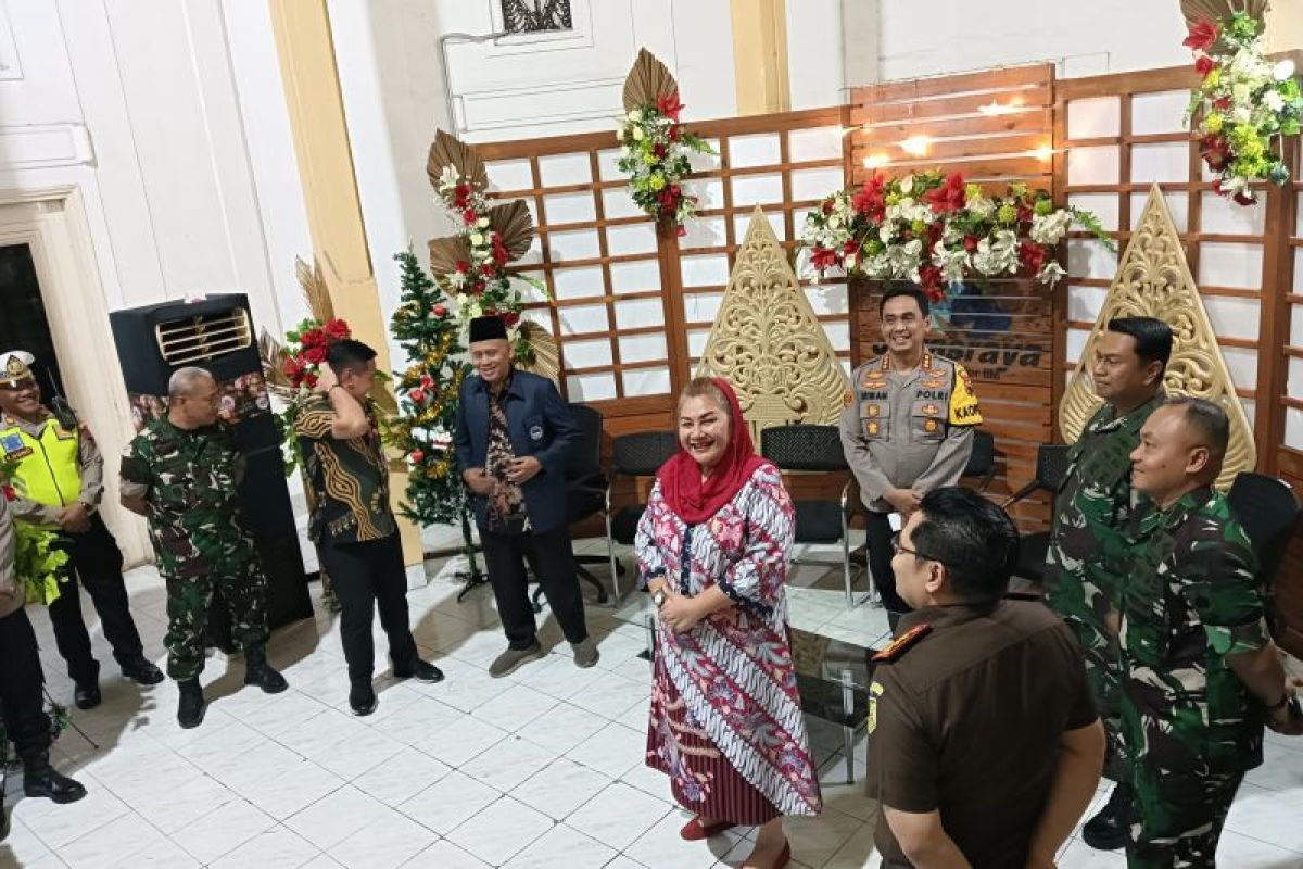 Mbak Ita "pamitan" saat tinjau perayaan Natal Semarang