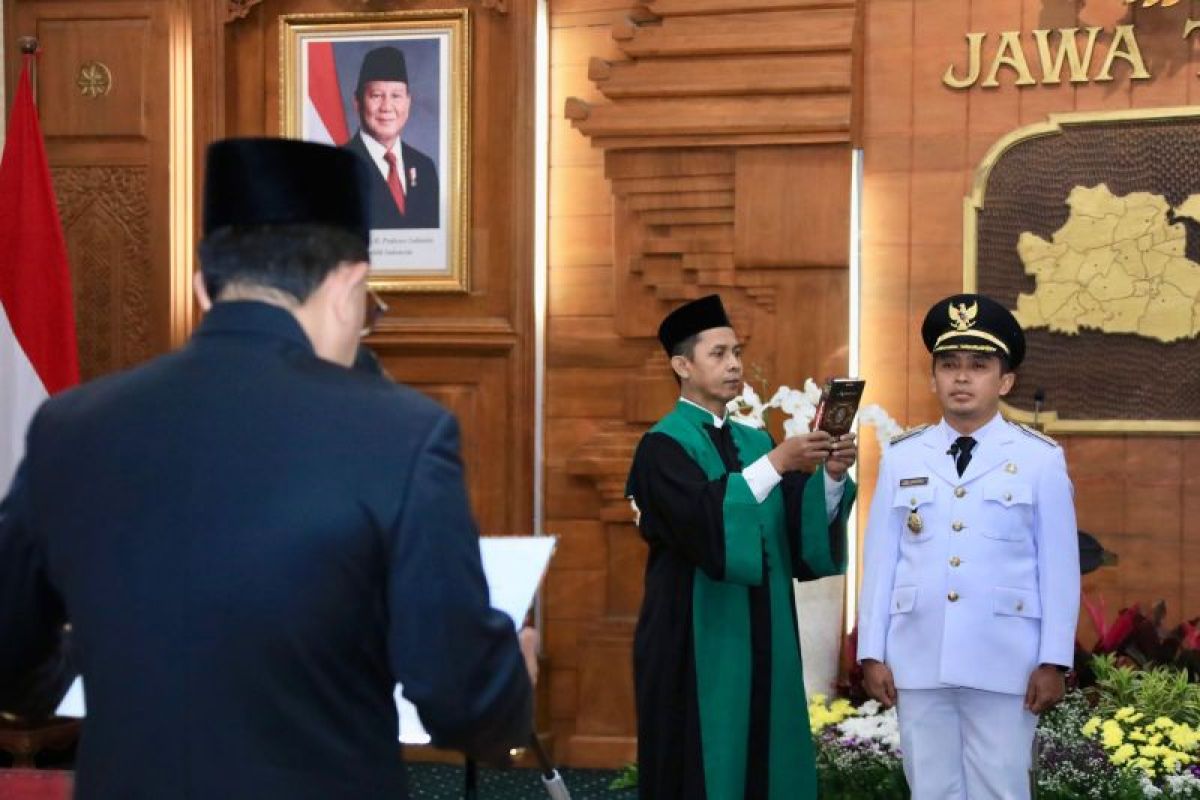 Pj Gubernur Jatim lantik Adi Wibowo gantikan Gus Ipul