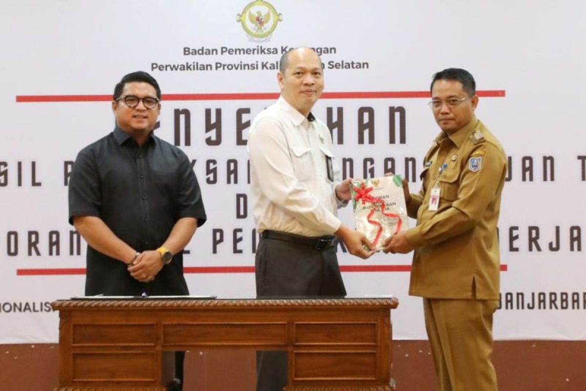 Pj Bupati HSS hadiri penyerahan LHP BPK RI Perwakilan Kalsel