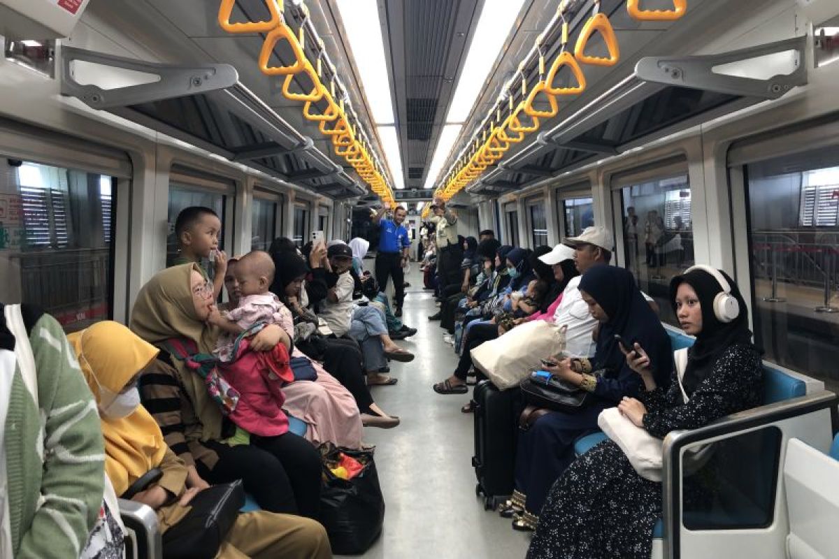 LRT Sumsel angkut 67.999 penumpang di moment Natal