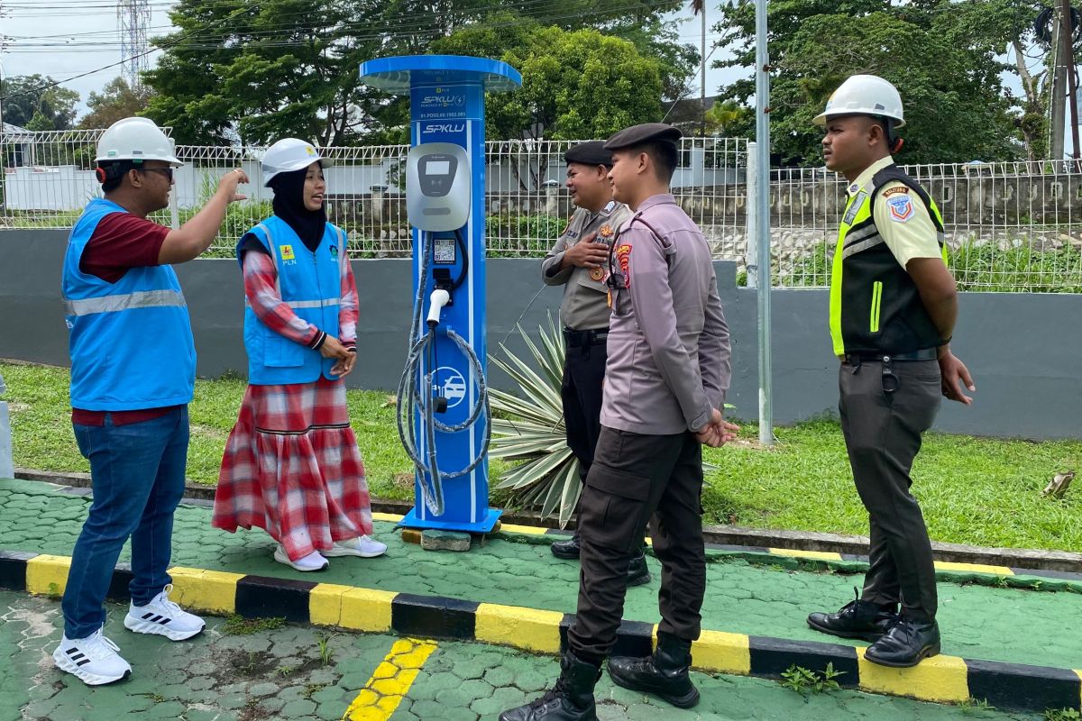 Jelang perayaan Nataru, PLN UP3 Belitung-Polres Belitung pastikan SPKLU siap 