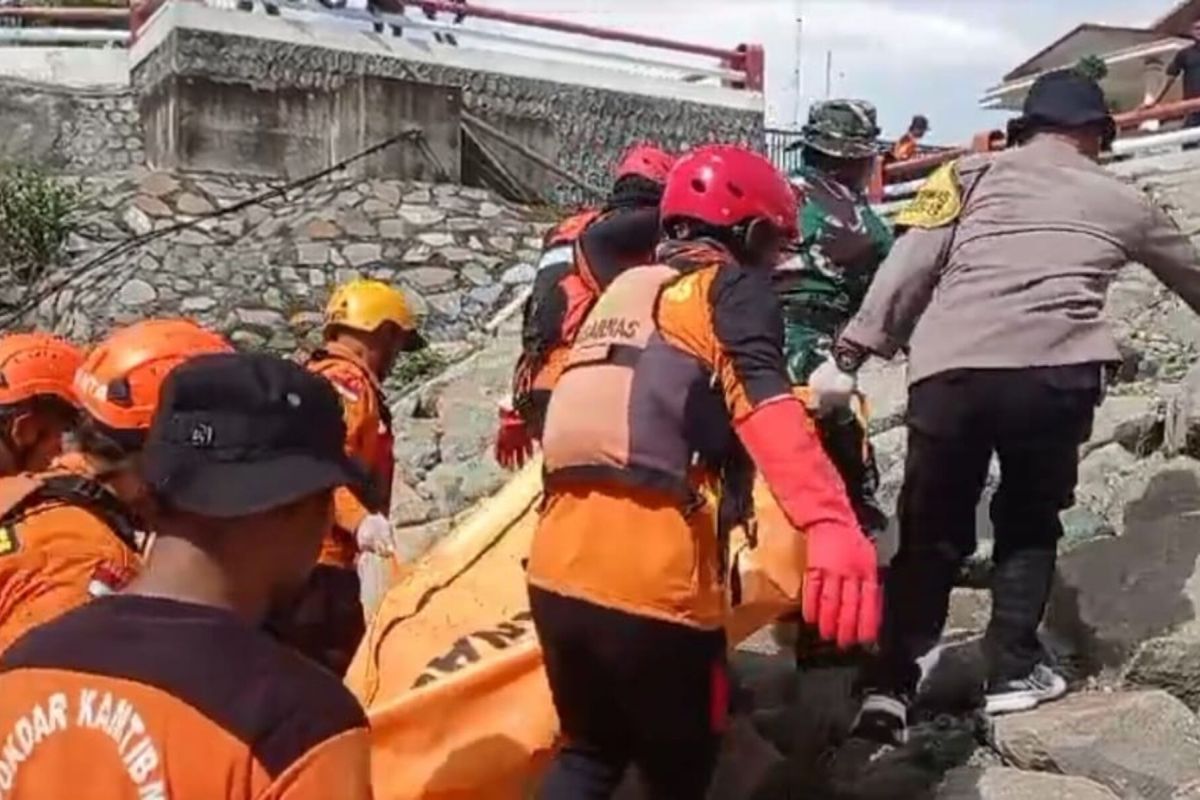 Pemancing tewas di Waduk Bendo Pacitan dievakuasi