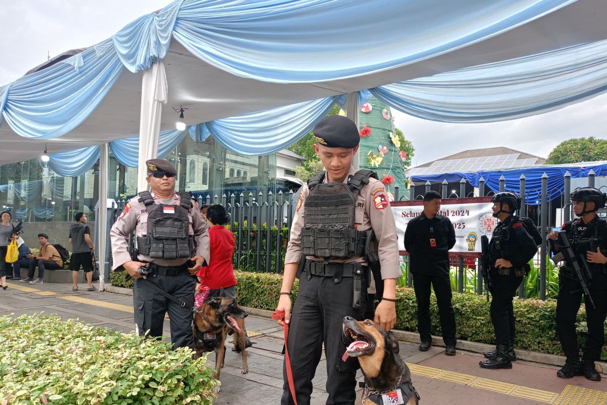 Polisi siagakan 10 anjing K-9 untuk jaga gereja Katedral Jakarta