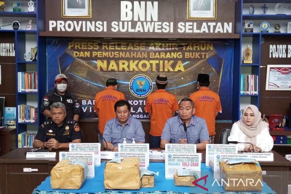 BNNP Sulsel memusnahkan 10 kilo ganja dan 900 gram sabu