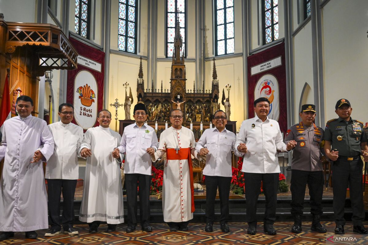 Indonesia's police chief inspects security at Cathedral for Xmas Eve