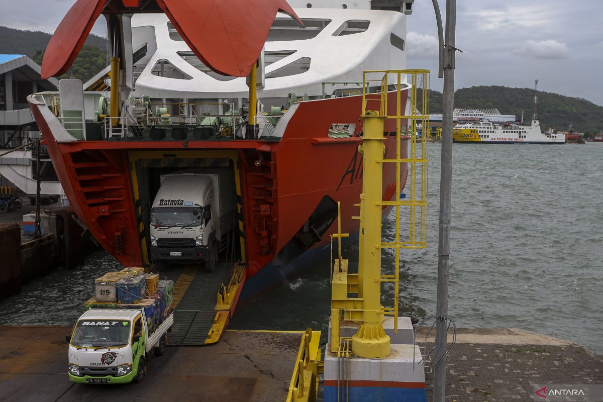 Tinggi gelombang di Perairan Merak masih aman untuk penyeberangan