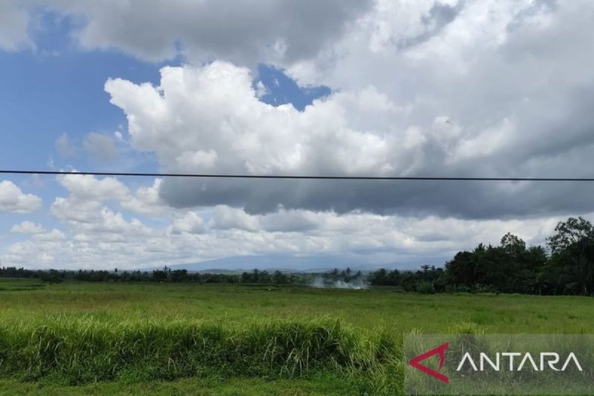 Gunung Raung, Jawa Timur erupsi Selasa pagi, lontarkan abu setinggi 2.000 meter