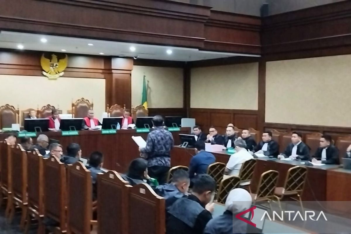 3 hakim pemvonis bebas Ronald Tannur didakwa terima gratifikasi