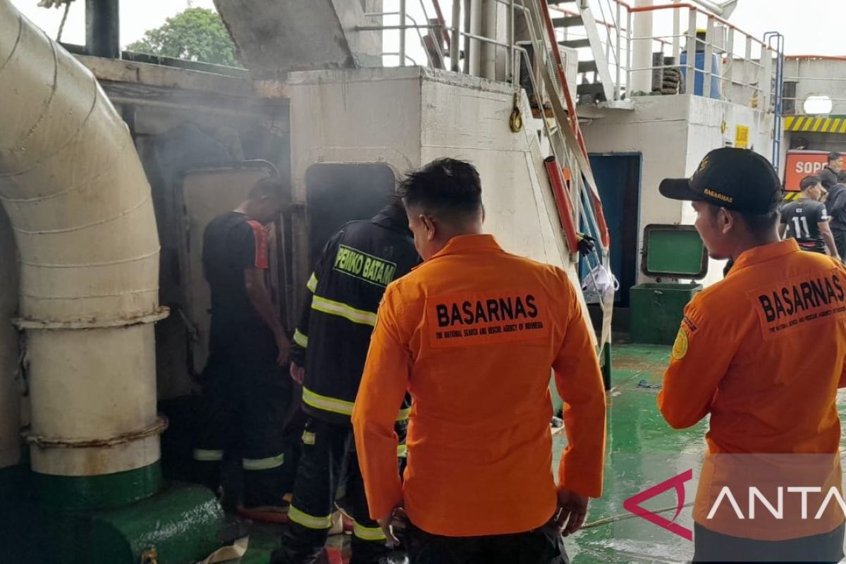 Kapal Roro KMP Mulia Nusantara terbakar di perairan Telaga Punggur Batam