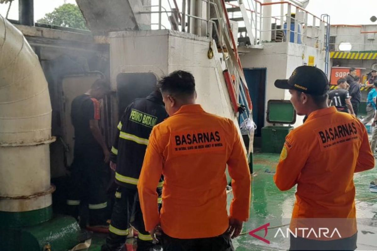 Kapal roro terbakar di Telaga Punggur Batam