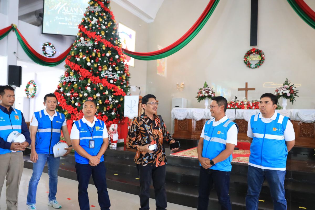 PLN pastikan kesiapan pasokan listrik gereja di Pekanbaru saat Natal dan tahun baru