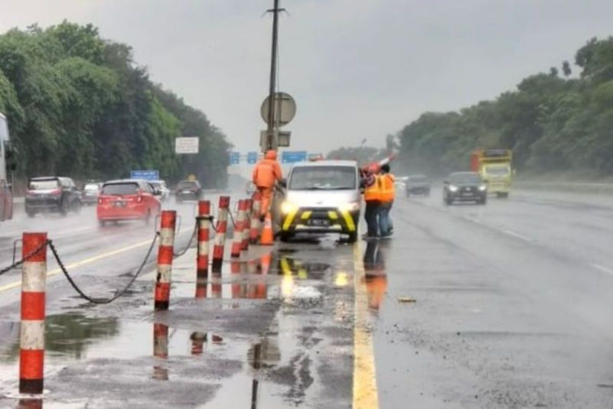 Contraflow arah Cikampek Tol Japek dihentikan