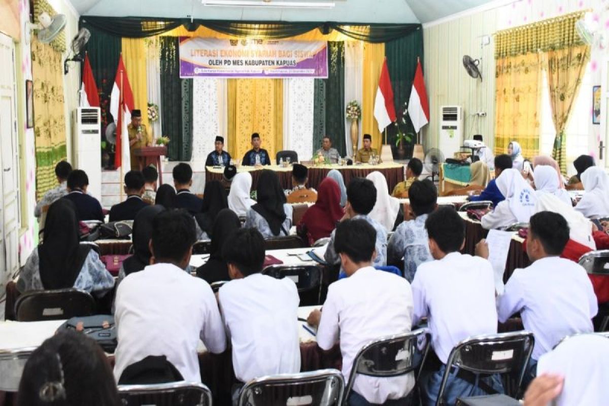 Pelajar di Kapuas tingkatkan literasi ekonomi syariah