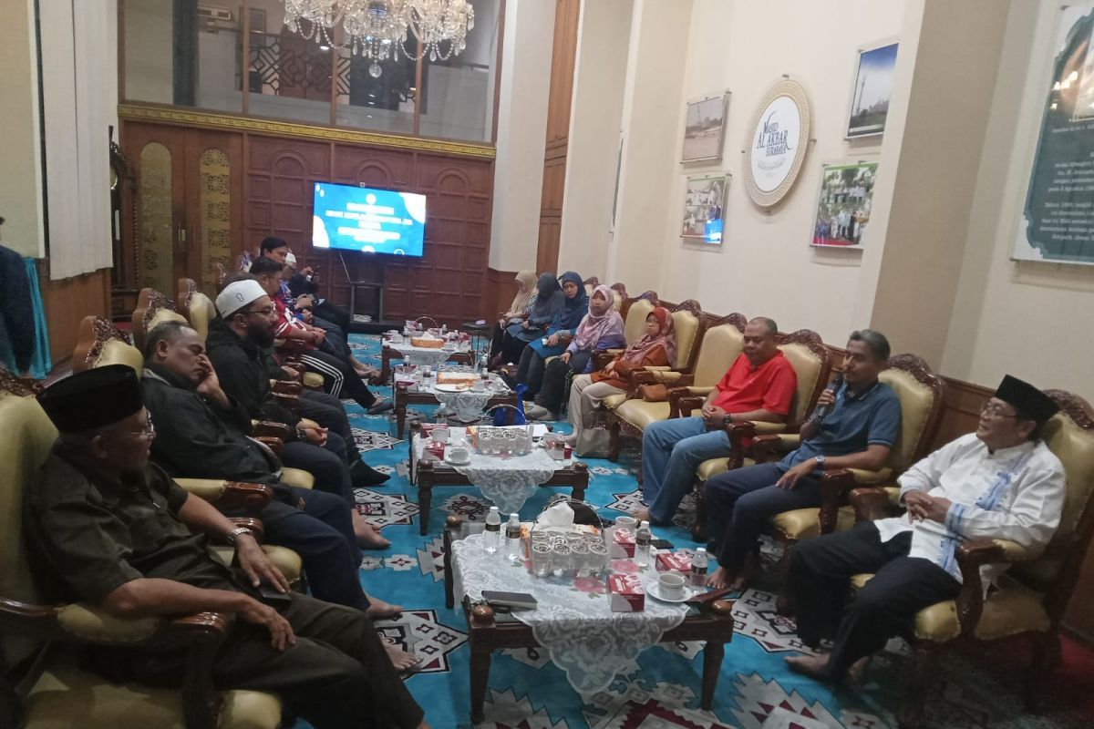 Belasan ustadz/ustadzah Malaysia kunjungi Masjid Al-Akbar Surabaya