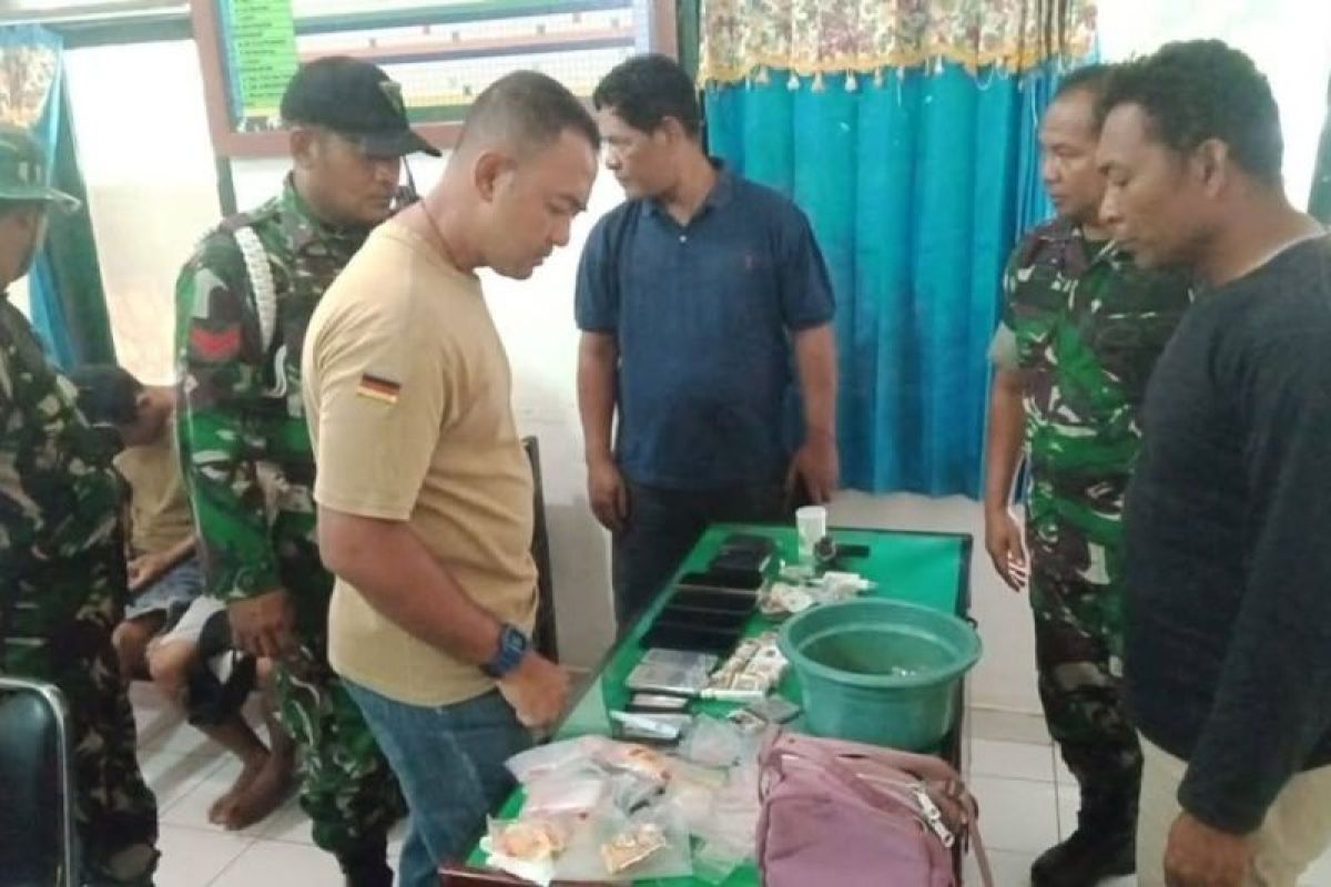 Kodim ringkus empat orang terduga bandar sabu di Dompu