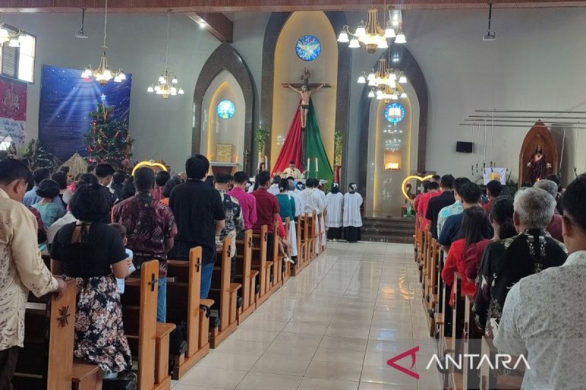 Gereja Katolik Santo Yohanes Penginjil Bengkulu ajak umat maknai Natal