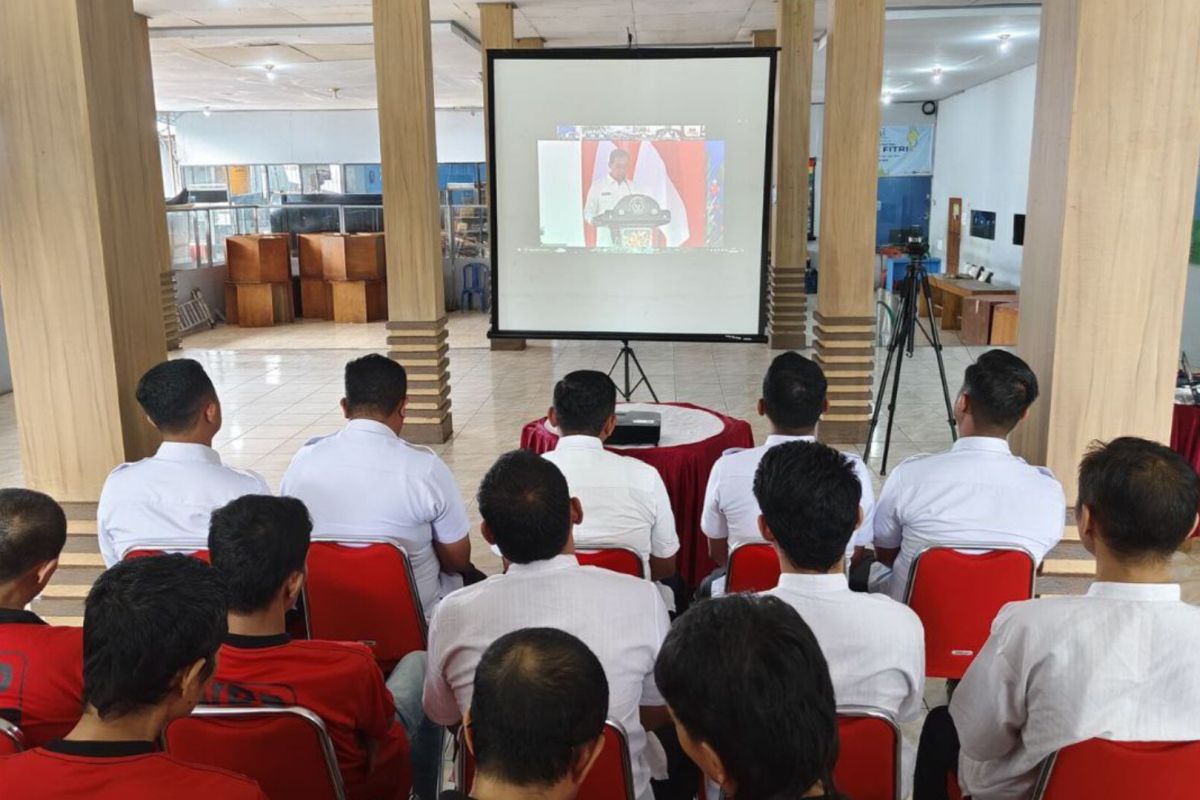 Belasan warga binaan Lapas Narkotika Karang Intan terima remisi Natal