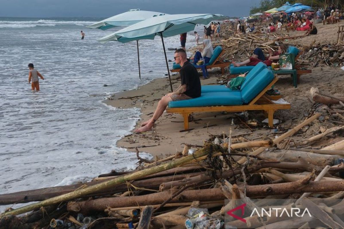 Menteri LH ungkap sampah kiriman di Bali dari sungai di Jawa