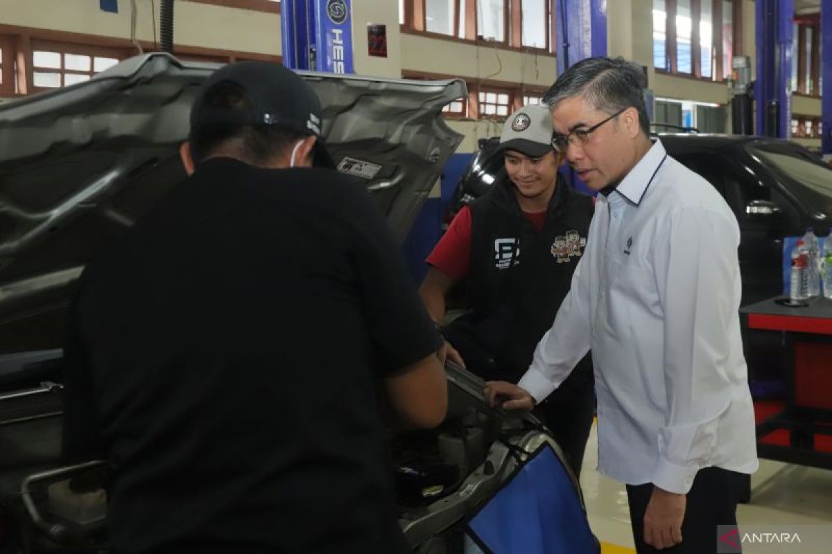 Kemnaker hadirkan program servis kendaraan gratis di Bandung