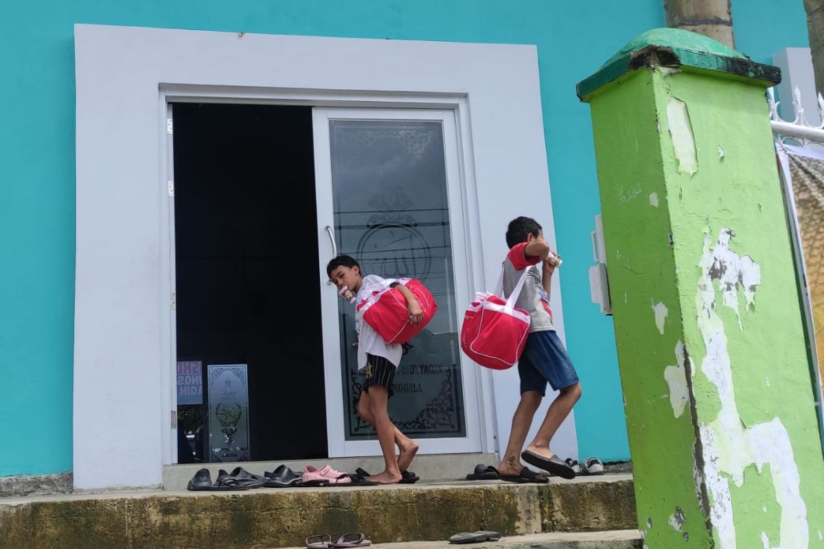 Pengungsi akibat banjir di Makassar mulai kembali ke rumah