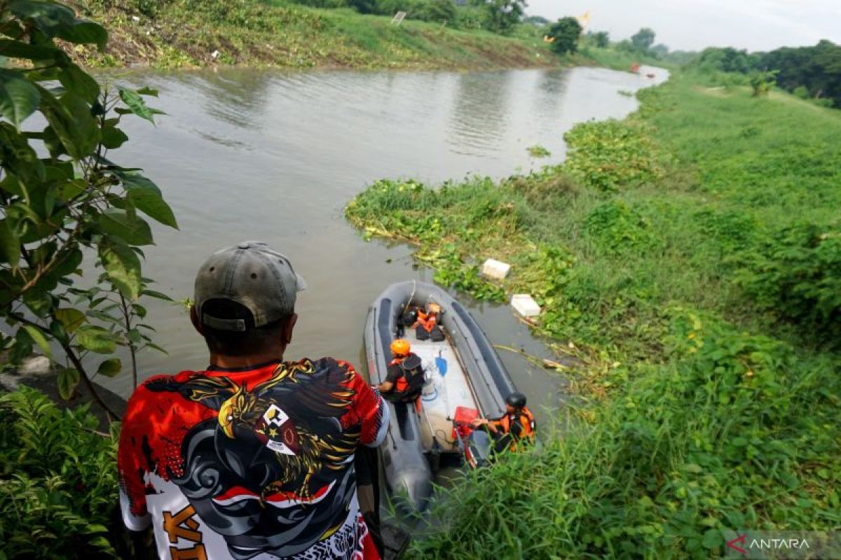 Hari ketiga pencarian balita hanyut di Surabaya masih nihil