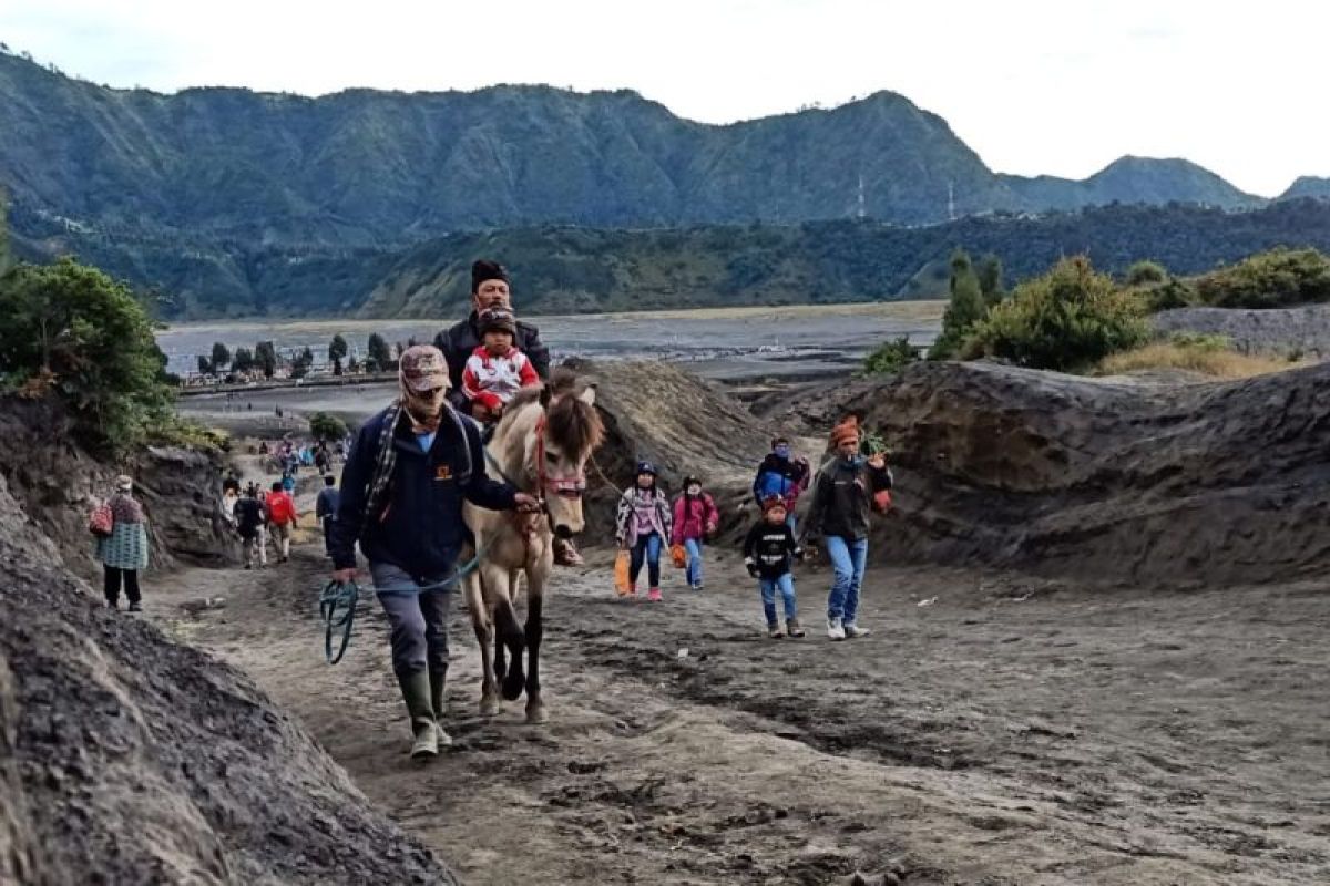 Akses wisata Gunung Bromo dibatasi saat puncak ritual Wulan Kapitu Tengger