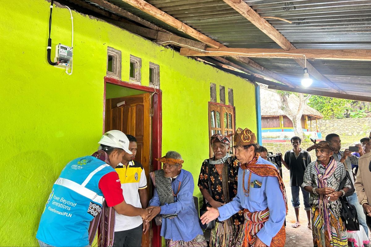 Sukacita Natal dan Tahun Baru: Listrik PLN hadir di 14 dusun terpencil NTT