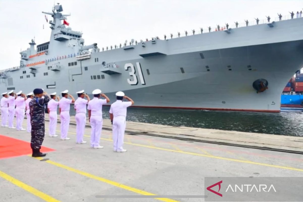 Tiga kapal perang China sandar di Tanjung Priok, ada apa?