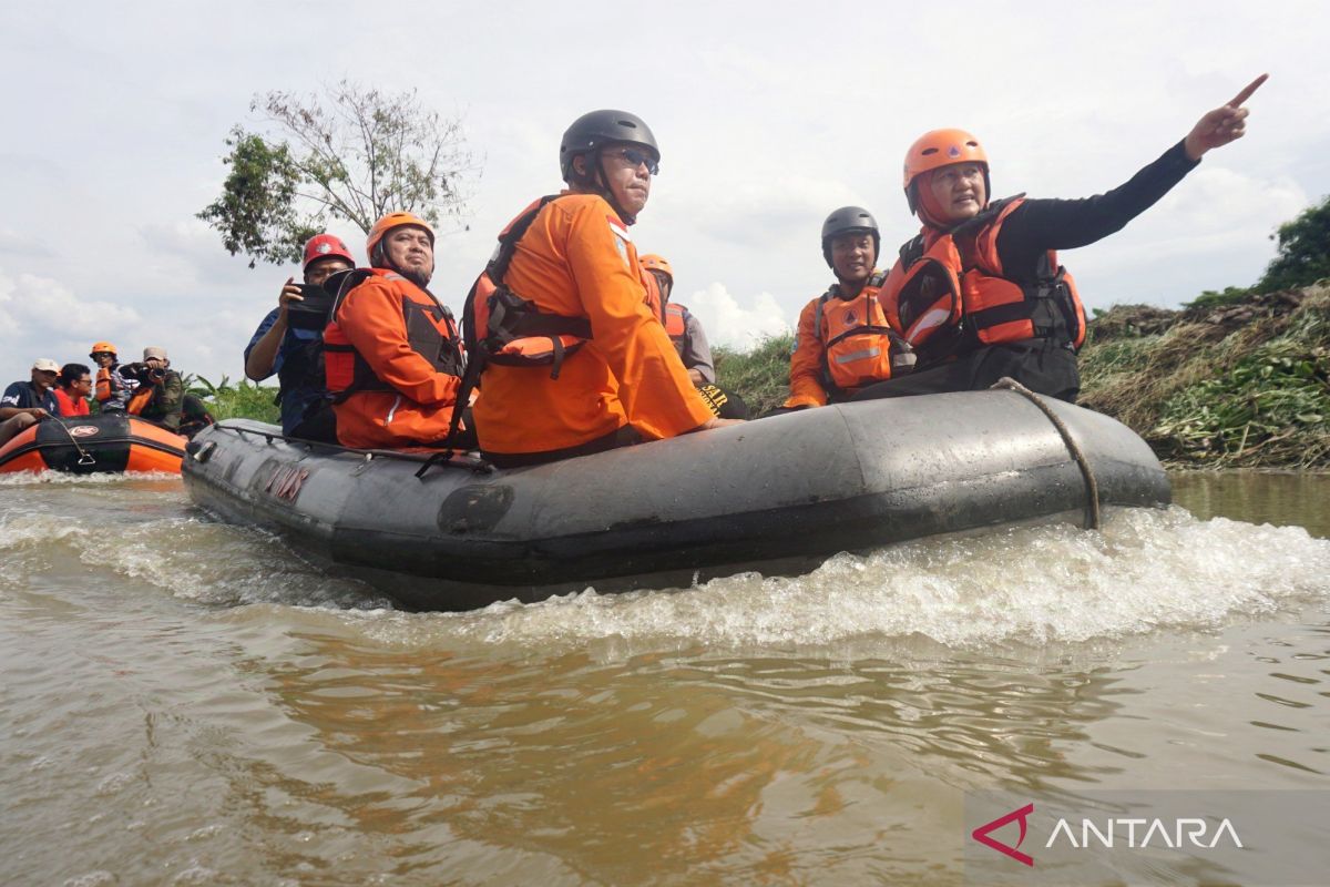 Anggota DPR pantau langsung proses pencarian balita terseret arus di Surabaya